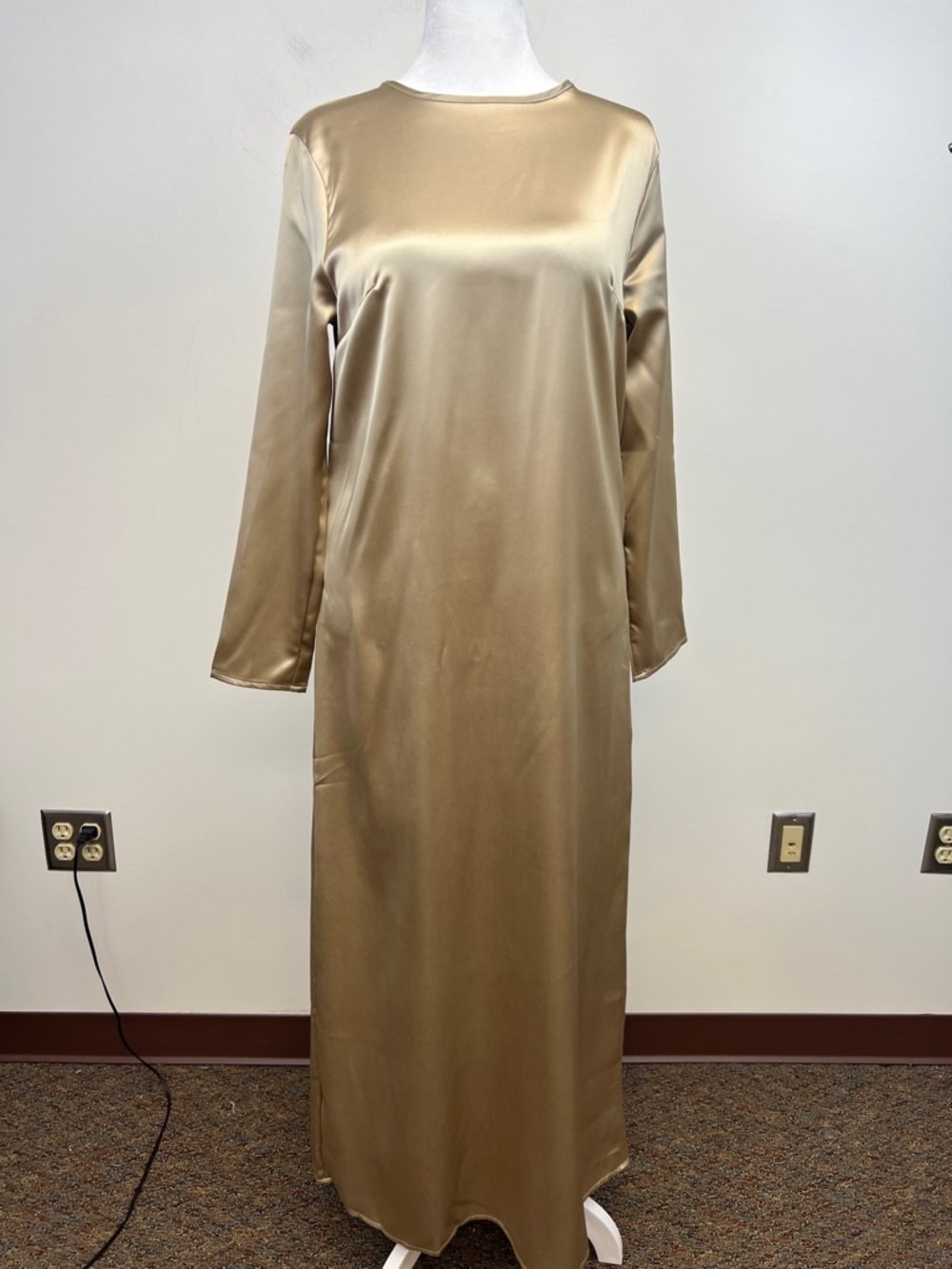 Nice to Meet You Women’s Long Gold Satiny Chic Special Occasion Dress Size M